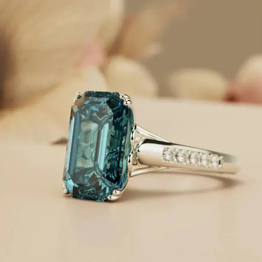 Vintage ring with blue crystal