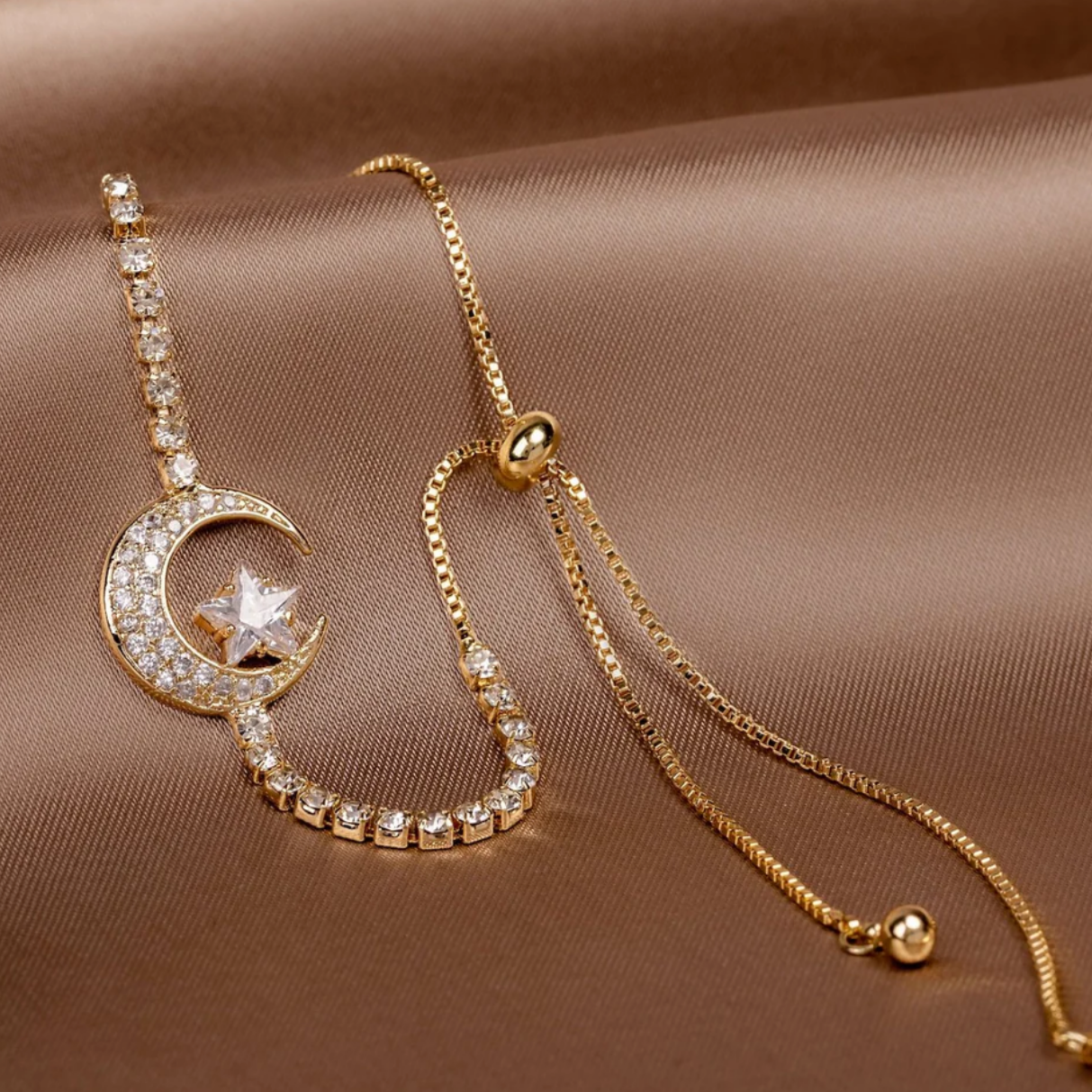 Moon Pendant Bracelets made of Zirconia and Gold