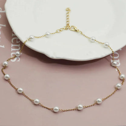 Pearl necklace in gold