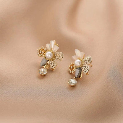 Floral Pendant Earrings with Pearls in Gold