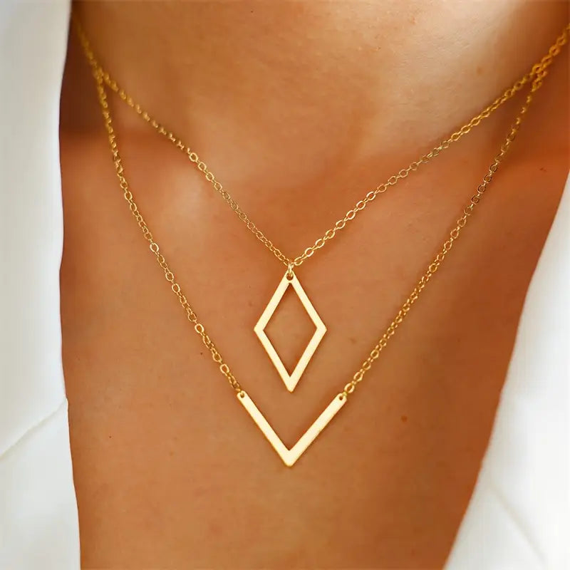 Elegant V-shaped geometric pendant necklace