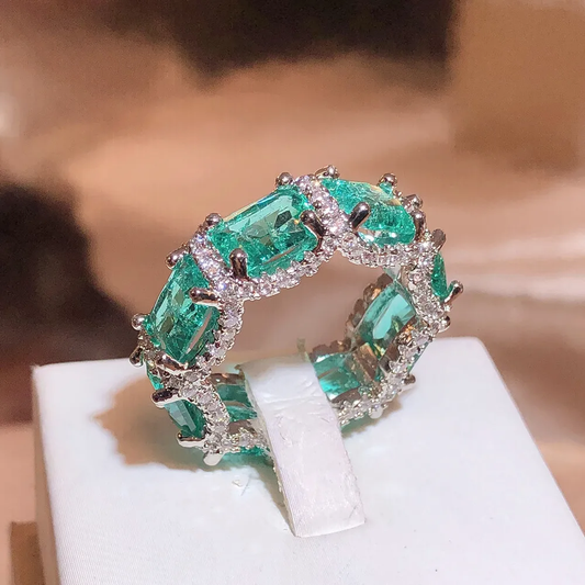 Elegant Ring in Turquoise Crystal