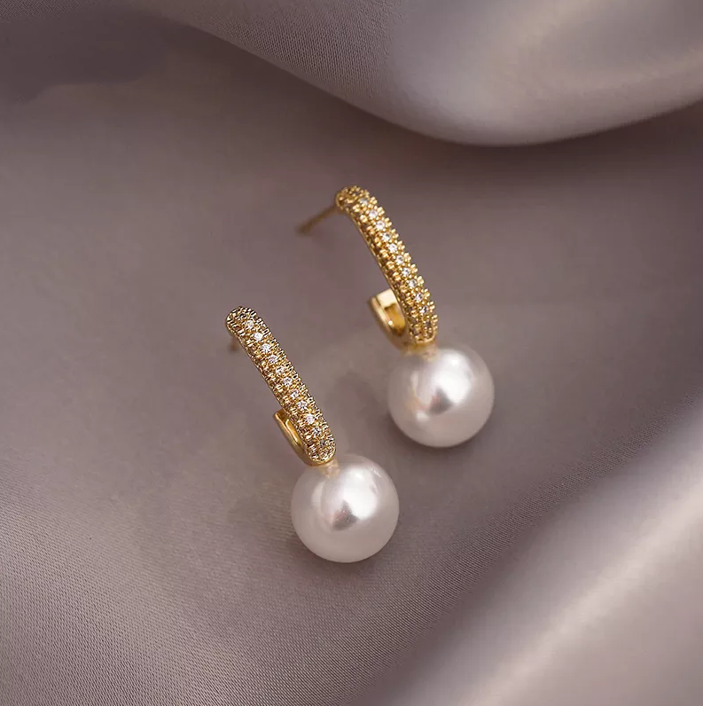 Elegant light gold pearl earrings