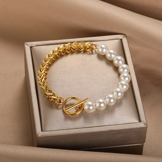 Elegant Gold and Pearl Bracelet