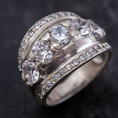 Silver shiny vintage ring