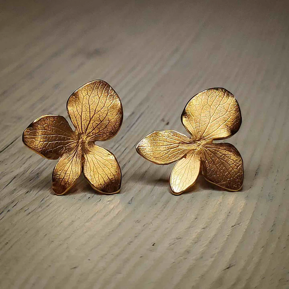 Vintage Golden Flower Earrings