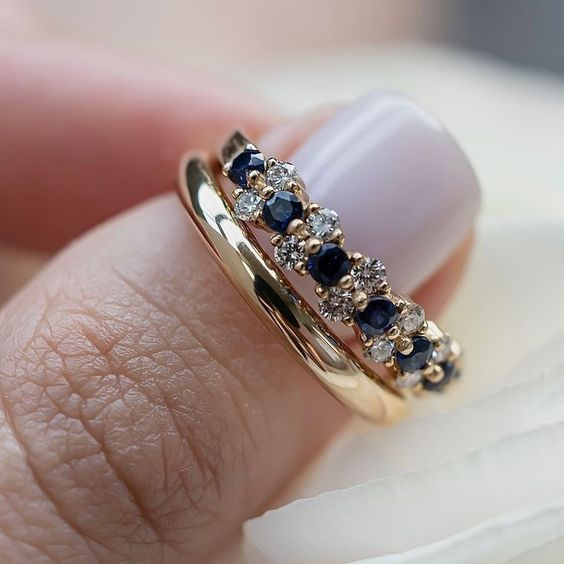 Vintage Elegant Blue Zirconia Gold Ring