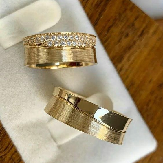 Vintage Gold Rings with Glitter