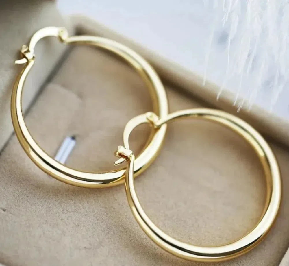 Large hoop earrings in gold